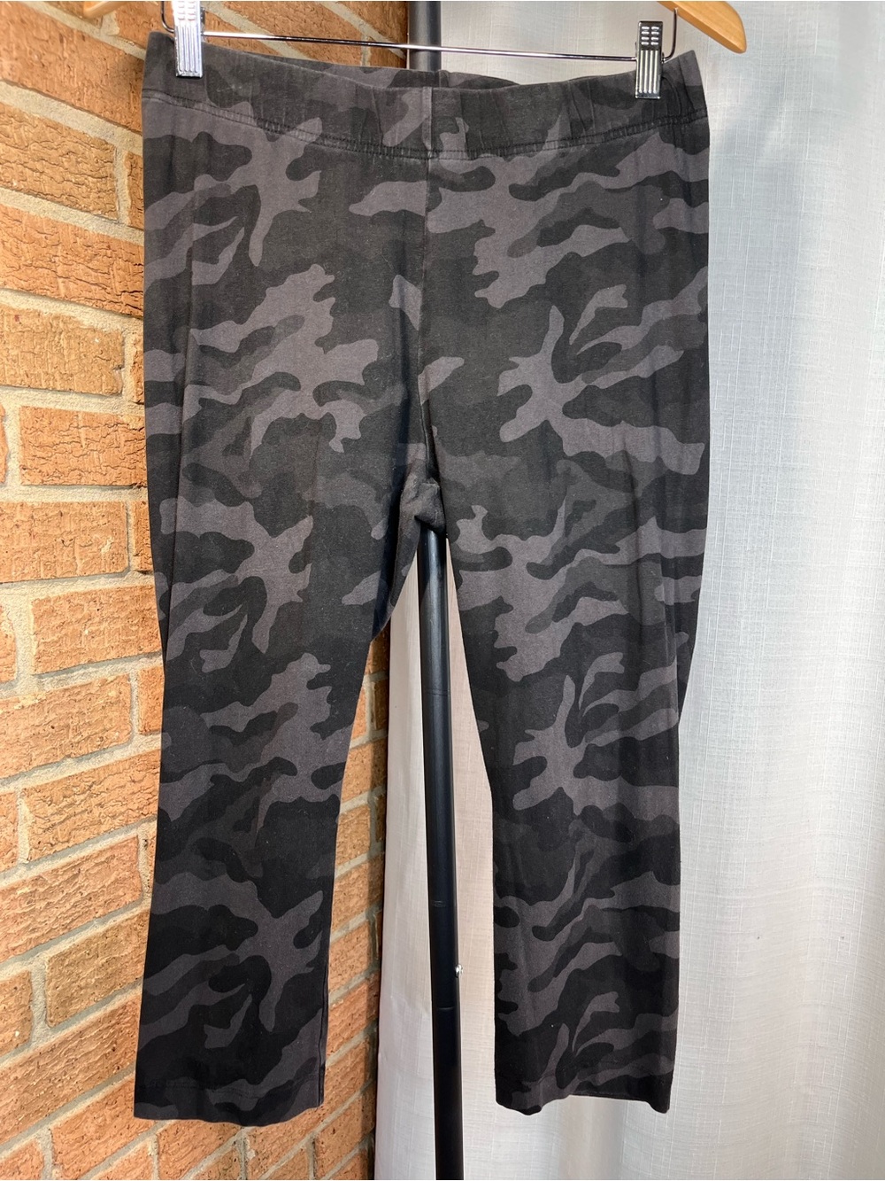 Old Navy Black Gray Camouflage Leggings L Cropped Pull On Pants